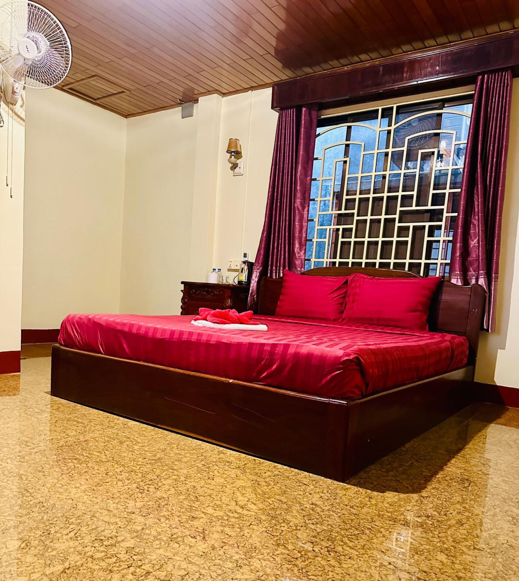 Savet Hostel Stoeng Treng Екстериор снимка